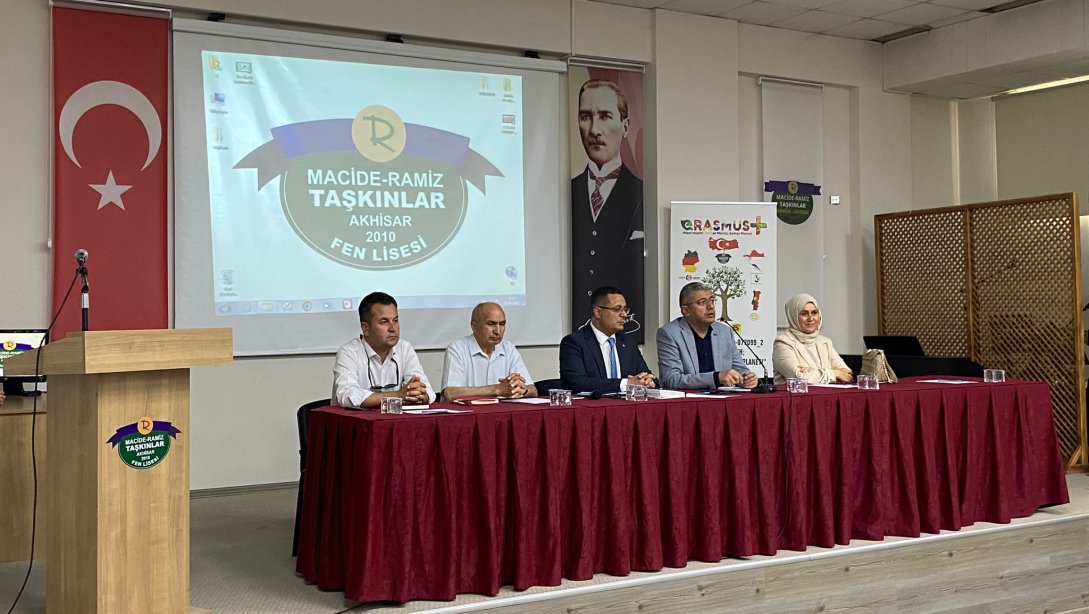 Akhisar Kaymakamı Sayın Murat KÜTÜK başkanlığında, okul ve kurum müdürleri ile Macide Ramiz Taşkınlar Fen Lisesi'nde toplantı gerçekleştirildi.