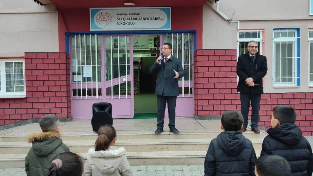İlçe Milli Eğitim Müdürümüz Süleyman ERDEM ve Şube Müdürümüz bu haftaki bayrak törenine Selçikli Mustafa Sabırlı İlkokulu ve Ortaokulumuzda katıldılar.
