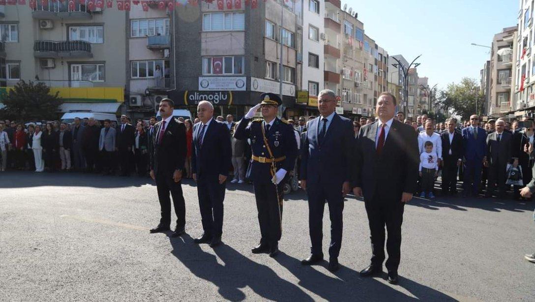 Cumhuriyet'in 101. Kutlama Yıldönümü Etkinlikleri Çerçevesinde Milli Egemenlik Meydanı Atatürk Anıtında Çelenk Töreni Düzenlendi.