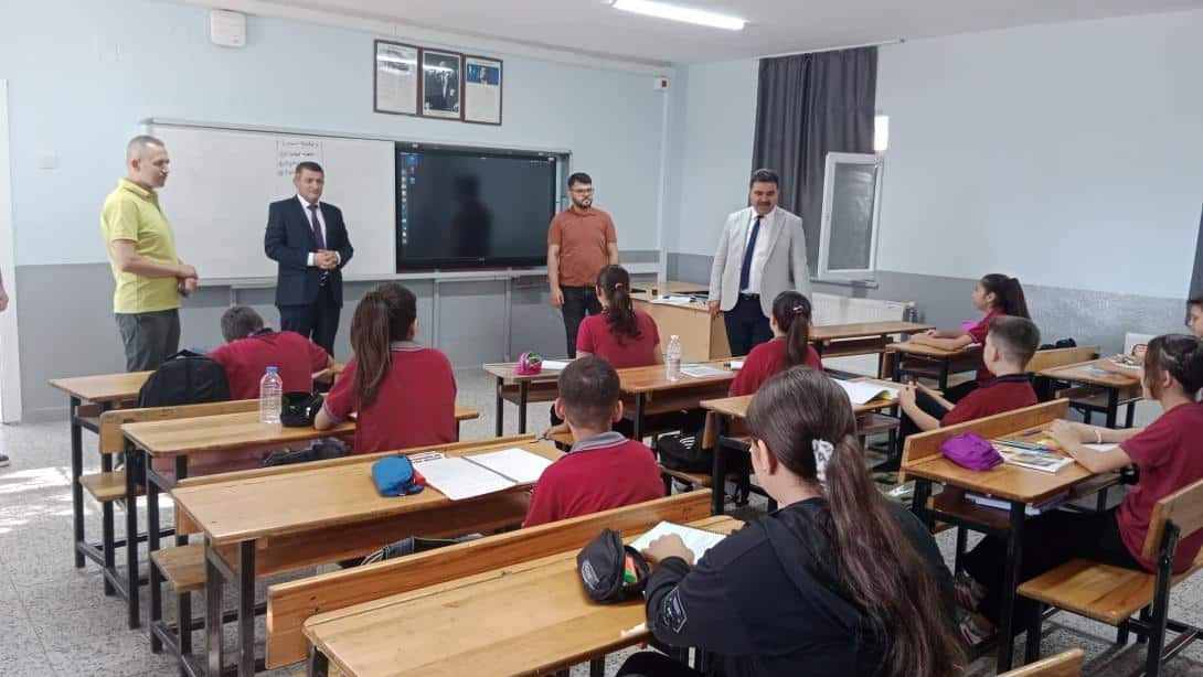 İlçe Milli Eğitim Müdürümüz Mükremin KARASU Şube Müdürümüz Mahmut YAĞMURLU ile Birlikte Kadıdağı Hüseyin Özcan İlkokulu ve Kadıdağı Ortaokulu'nu Ziyaret Etti.